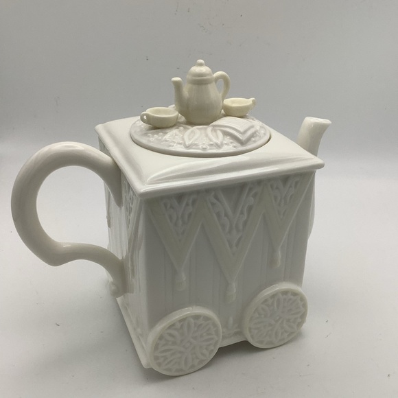 Lenox Butler’s Pantry White Teacart Shaped Teapot - Picture 9 of 15